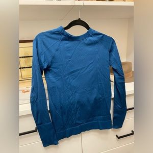 Lululemon swiftly tech long sleeve size 4